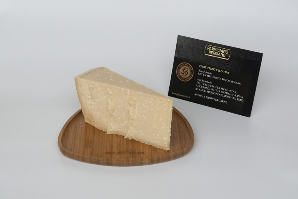 Parmigiano Reggiano 36 mesi sul tagliere